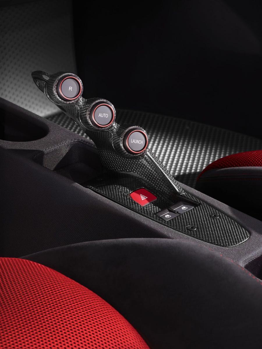 Детали интерьера Ferrari 458 Speciale 2013 года  (фото 36 из 43)